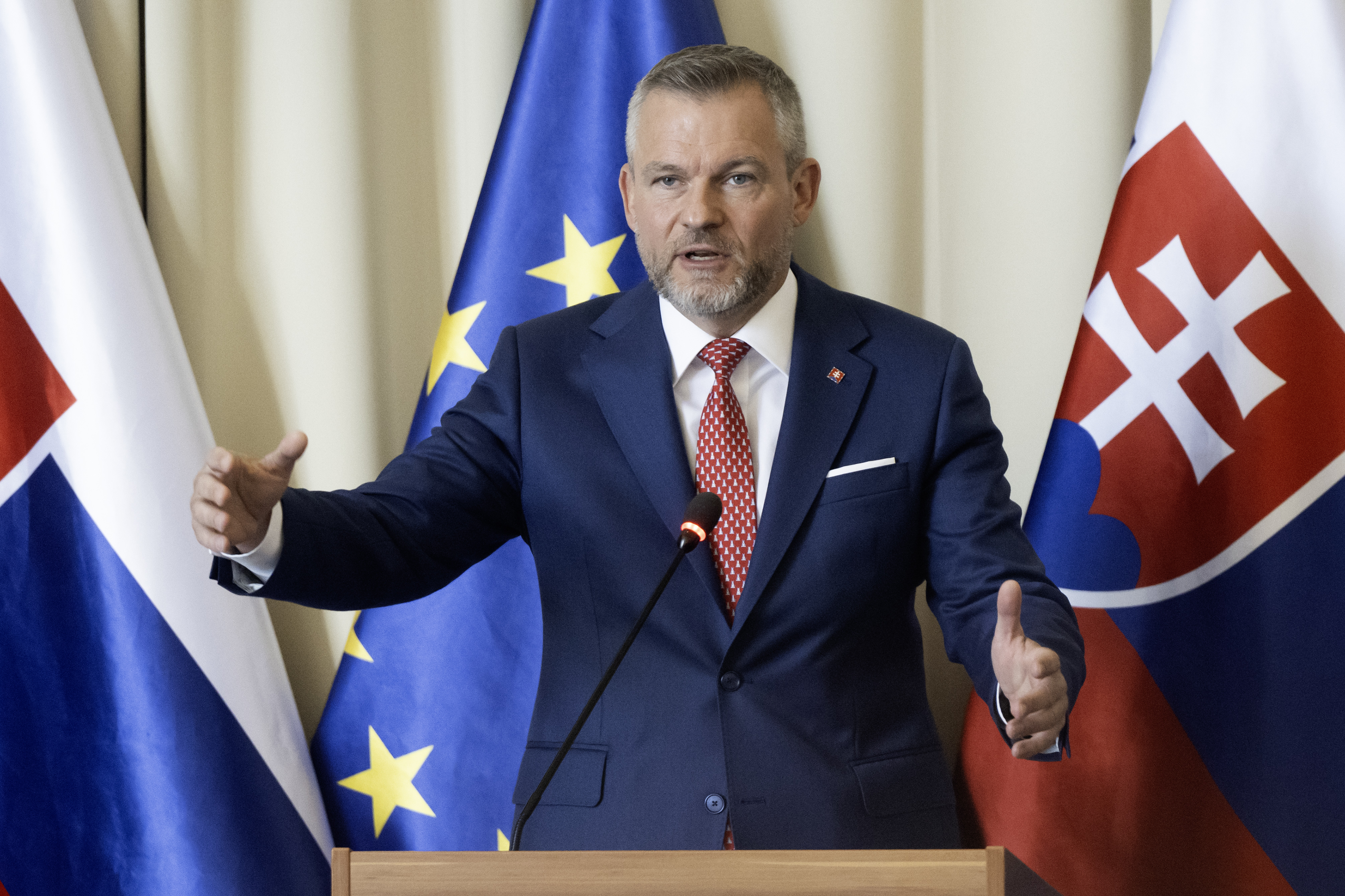 Na snímke prezident SR Peter Pellegrini počas príhovoru na celonárodnej odbornej konferencii Ministerstva zdravotníctva SR (MZSR) o efektivite financovania a fungovania nemocníc vo štvrtok 9. apríla 2026 v Bratislave.