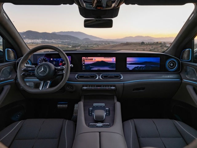 Mercedes-Benz GLS 2027 9