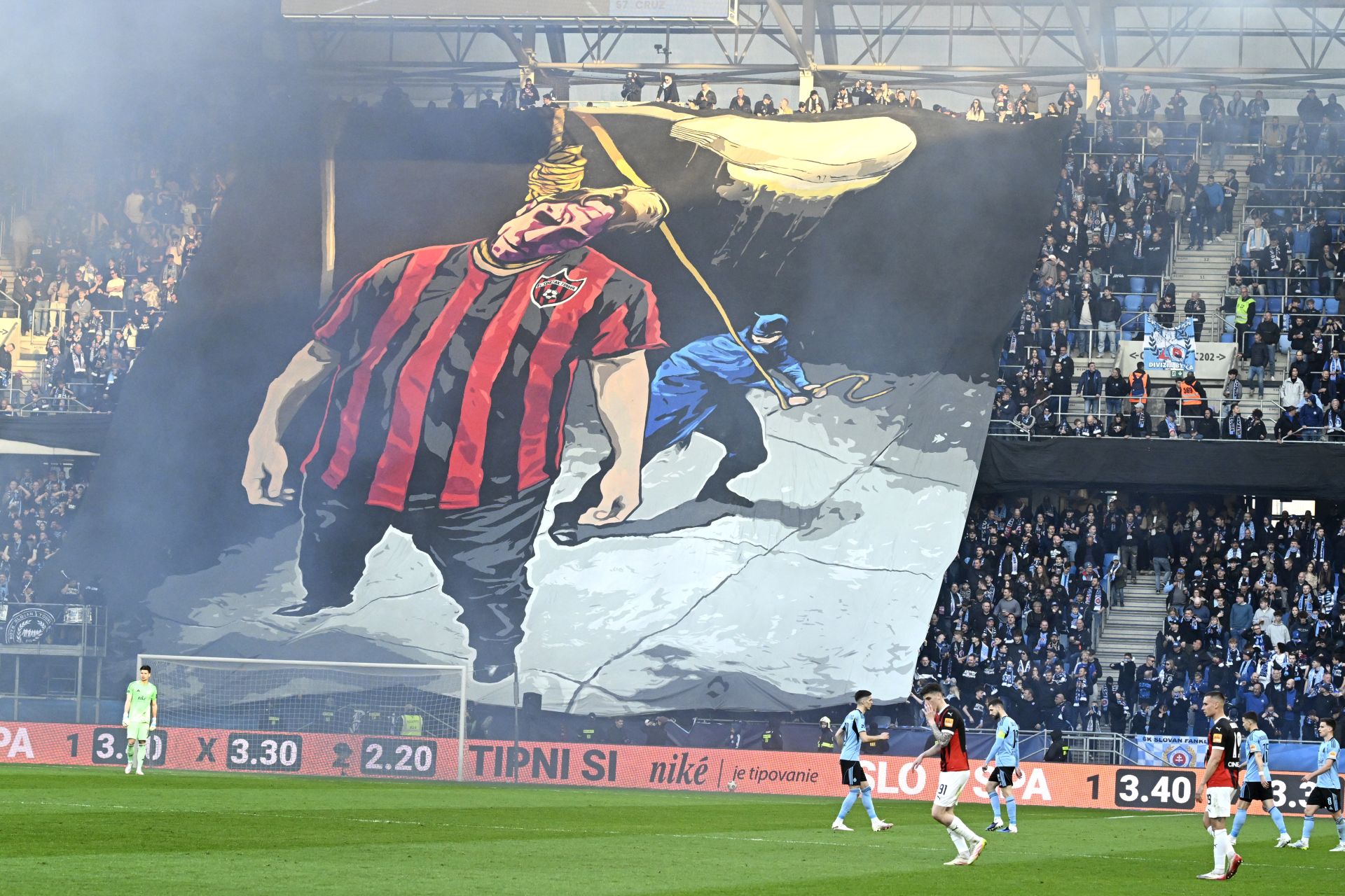 Choreo fanúšikov Slovana počas súboja s Trnavou.