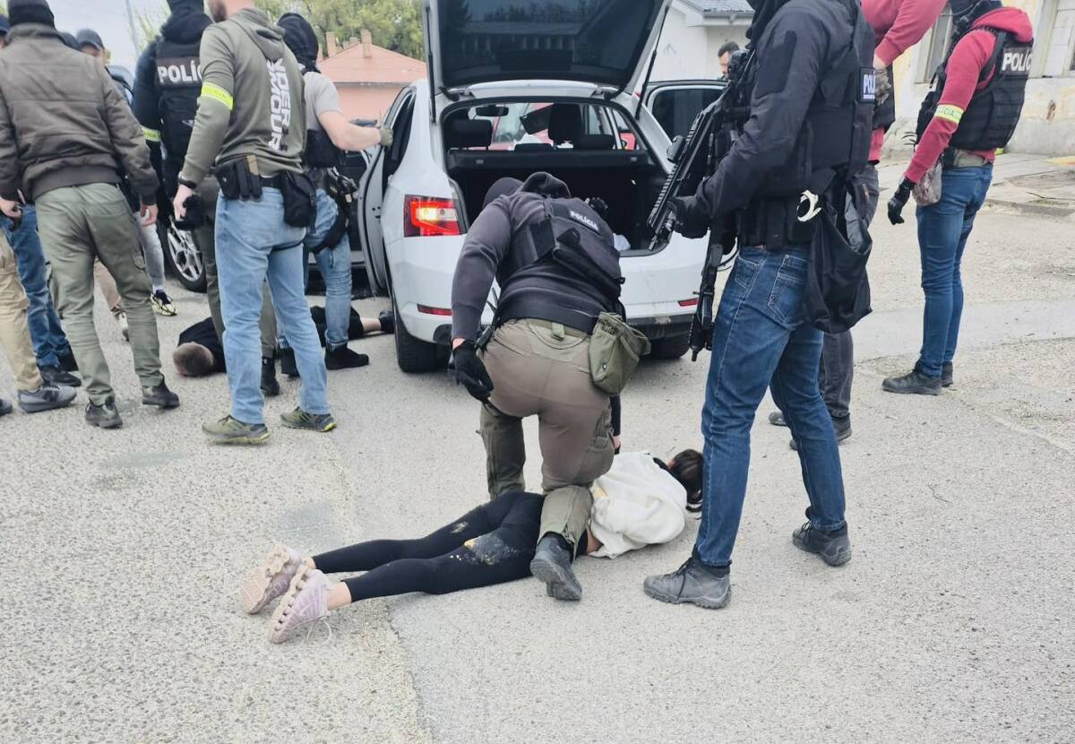 Polícia / Zadržanie /