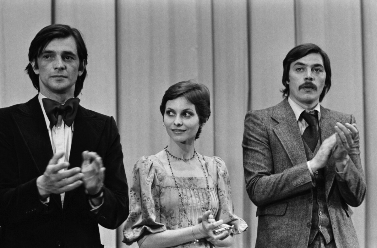 Pohľad na dvojicu mužských idolov reprezentujúcich "československých" hrdinov - filmu aj snov. Na koho sa pozeráte na zábere z roku 1978?