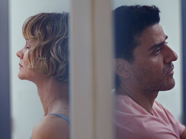 Carey Mulligan a Oscar Isaac v druhej sérii seriálu Beef.