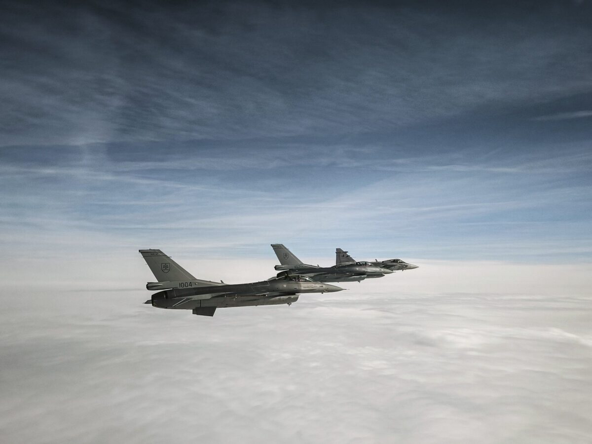 F-16 /Stíhačka /