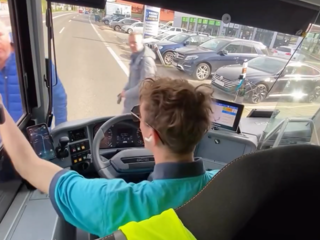 Autobusár / Chodci /