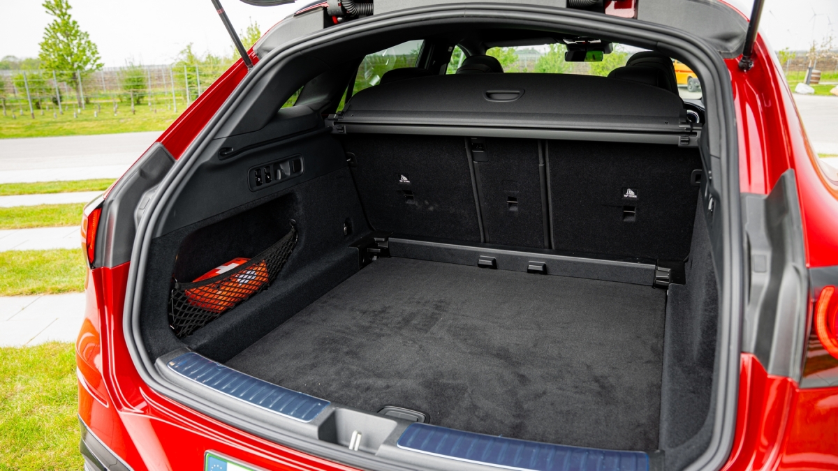 Mercedes-Benz GLC 400 4MATIC with EQ Technology (2026)