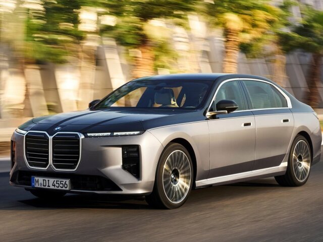 BMW zareagovalo na kritiku zákazníkov. Faceliftom zmiernilo príliš opulentný a agresívny vzhľad. Ľadvinky sú teraz vertikálnejšie a denné svetlá horizontálnejšie.