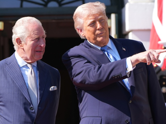 Prezident Donald Trump a britský kráľ Karol III. v Bielom dome.
