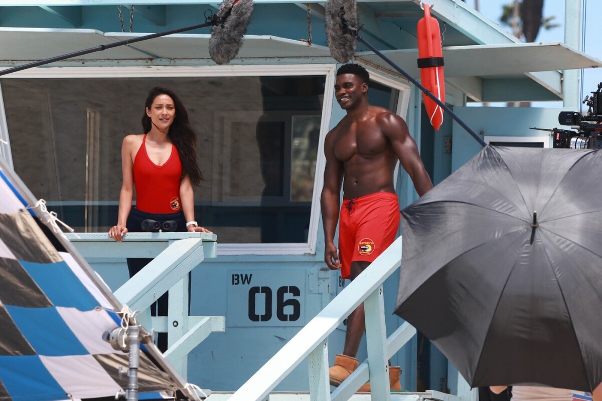 Baywatch Shay Mitchell a Thaddeus LaGrone