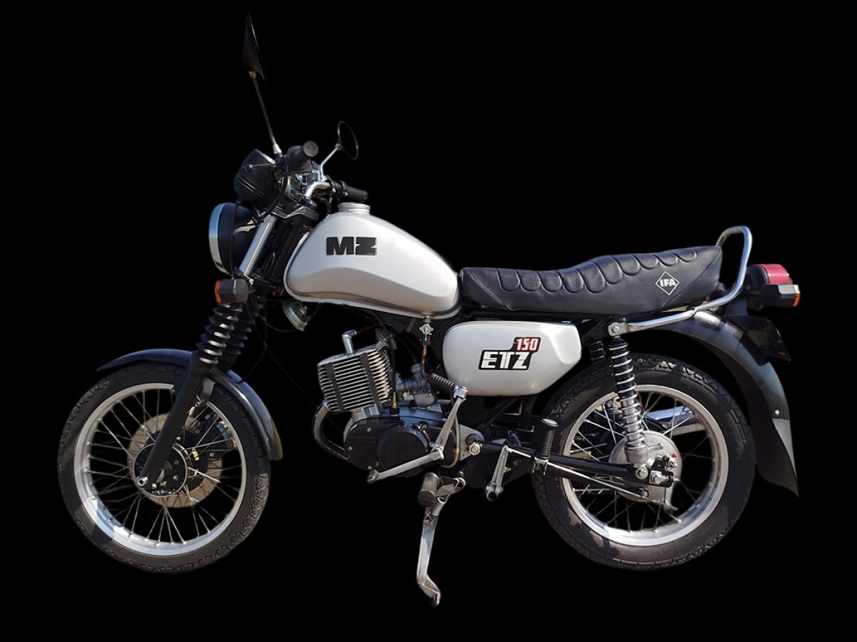 Aký typ motora používal motocykel MZ 150?
