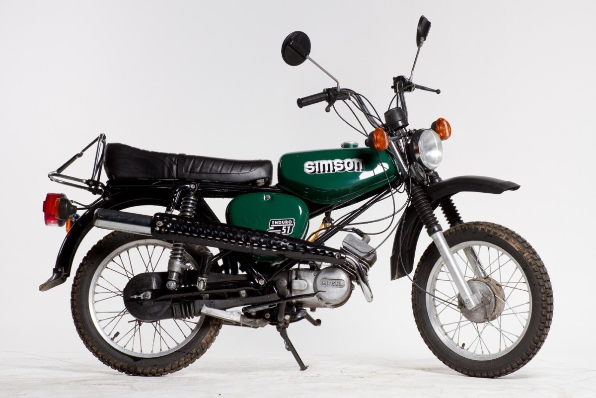 Ktorá krajina vyrábala legendárny motocykel Simson Enduro?