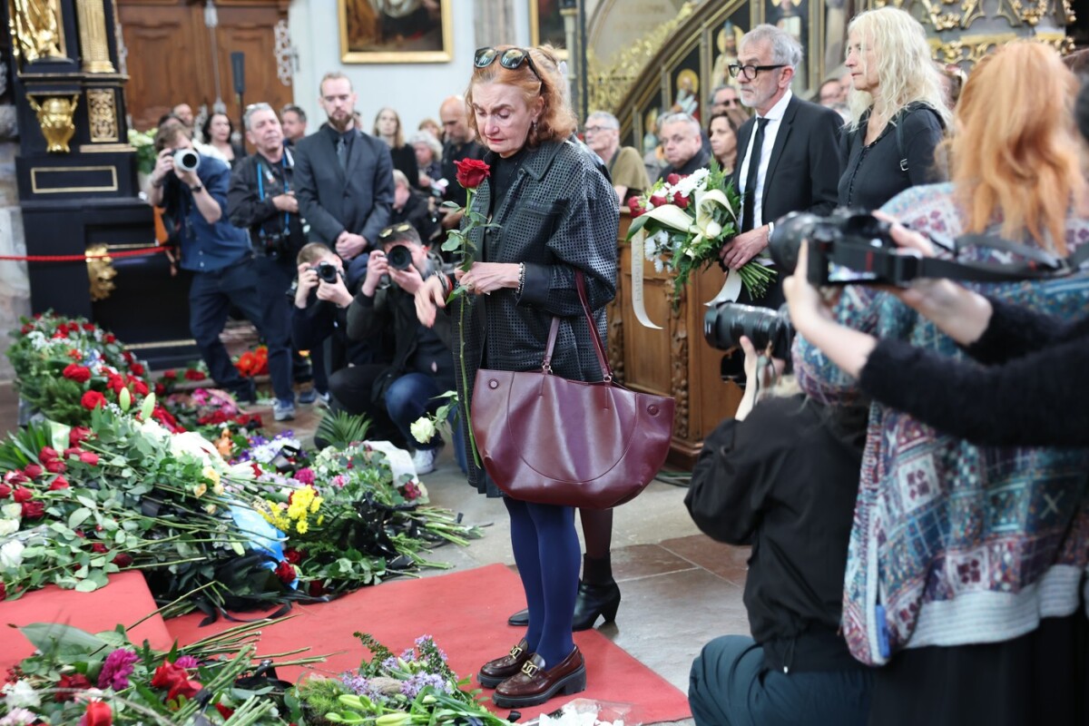 Eva Holubová