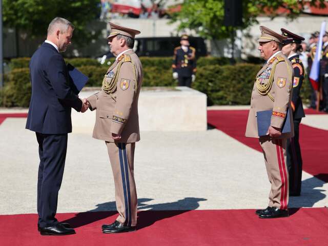 Prezident odovzdal menovací dekrét Miroslavovi Lorincovi.