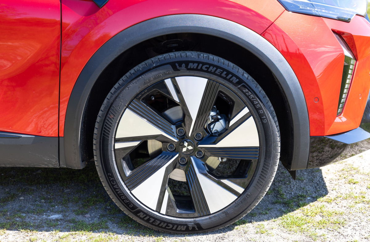 Mitsubishi - Grandis 1,8 HEV - test 2026