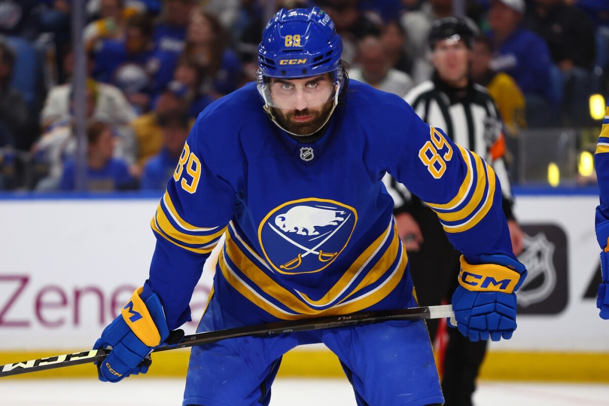 18. Alex Tuch