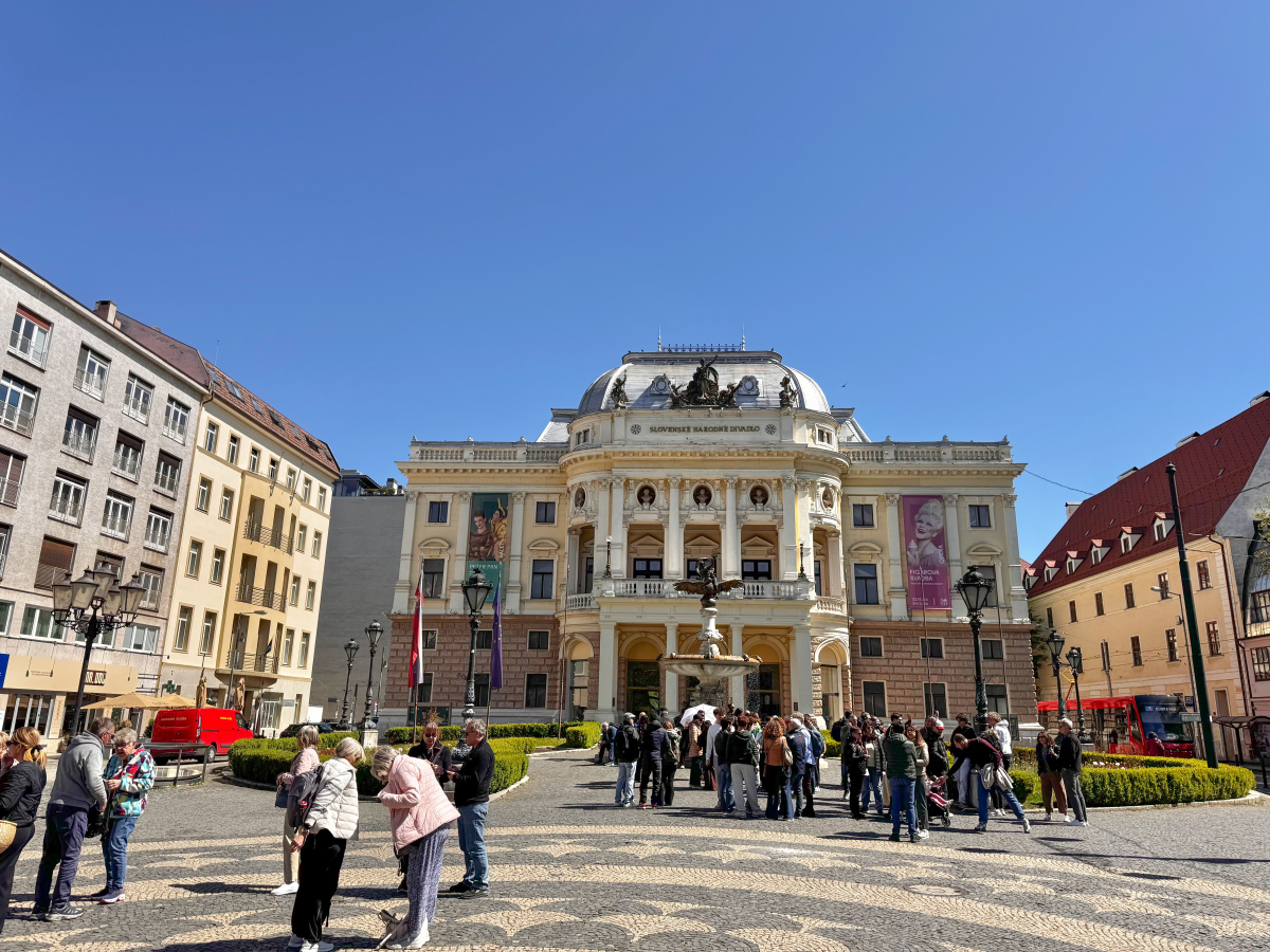 Historická budova slovenské národné divadlo SND autor: Rober