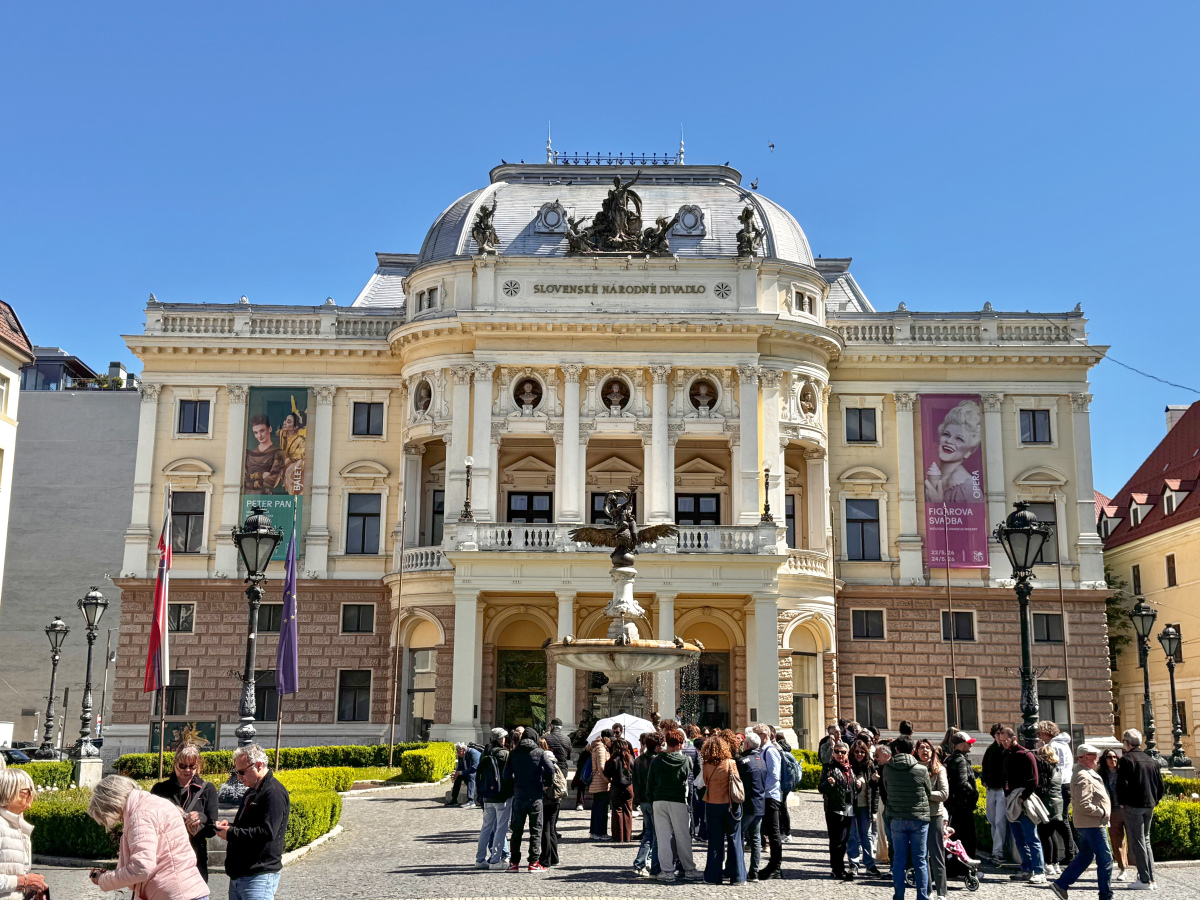 Historická budova slovenské národné divadlo SND autor: Rober