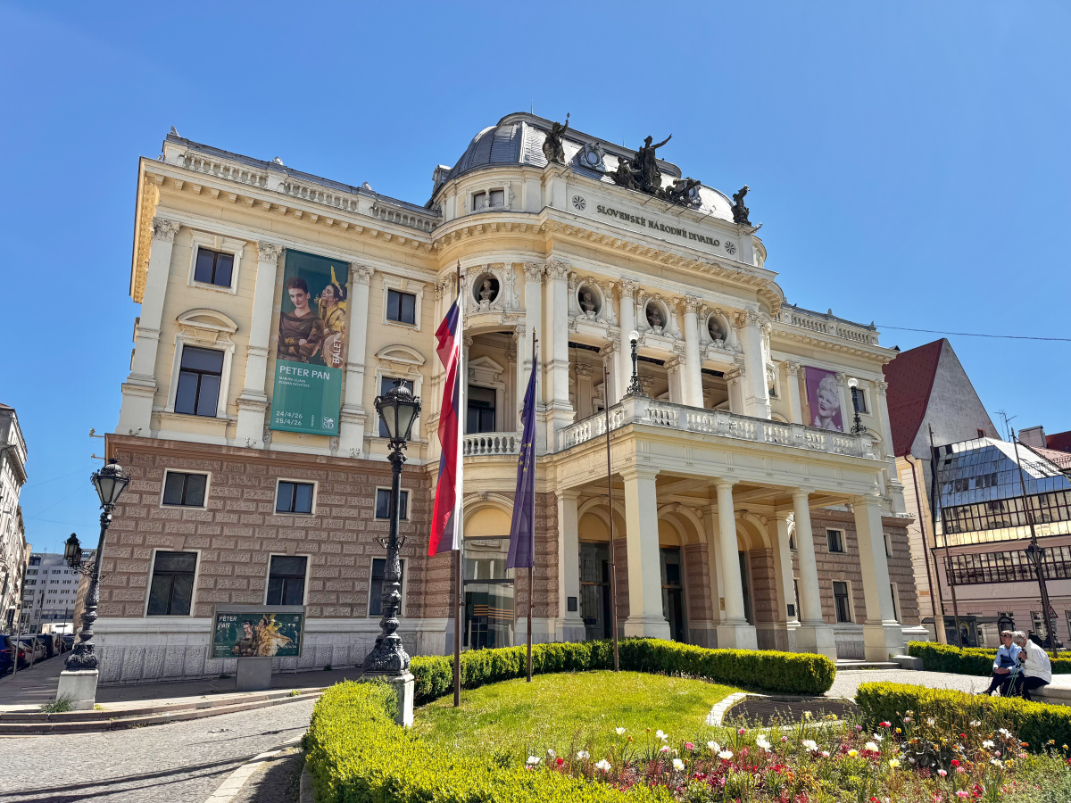 Historická budova slovenské národné divadlo SND autor: Rober