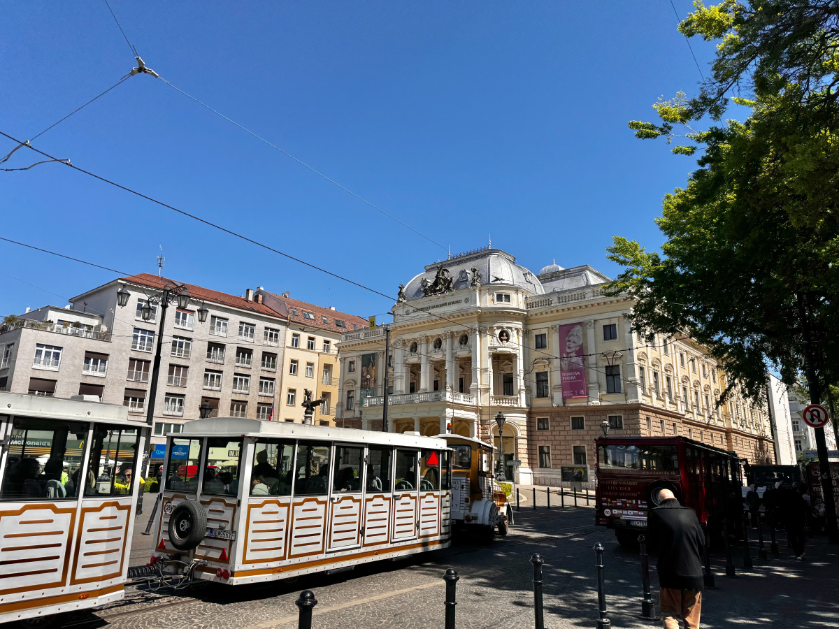 Historická budova slovenské národné divadlo SND autor: Rober