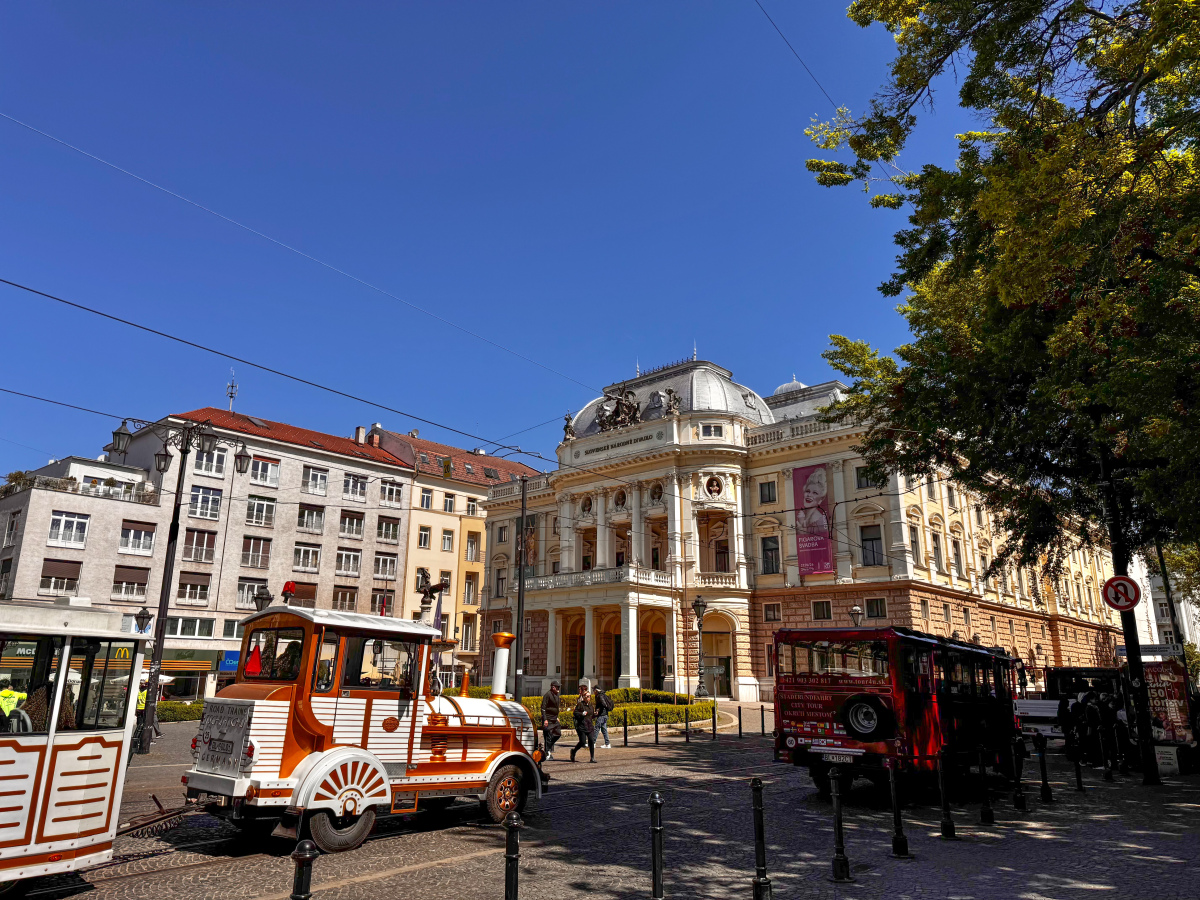 Historická budova slovenské národné divadlo SND autor: Rober